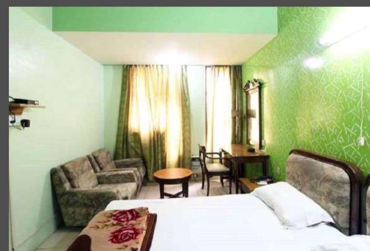 Hotel Sukant Palace Delhi  Exteriör bild